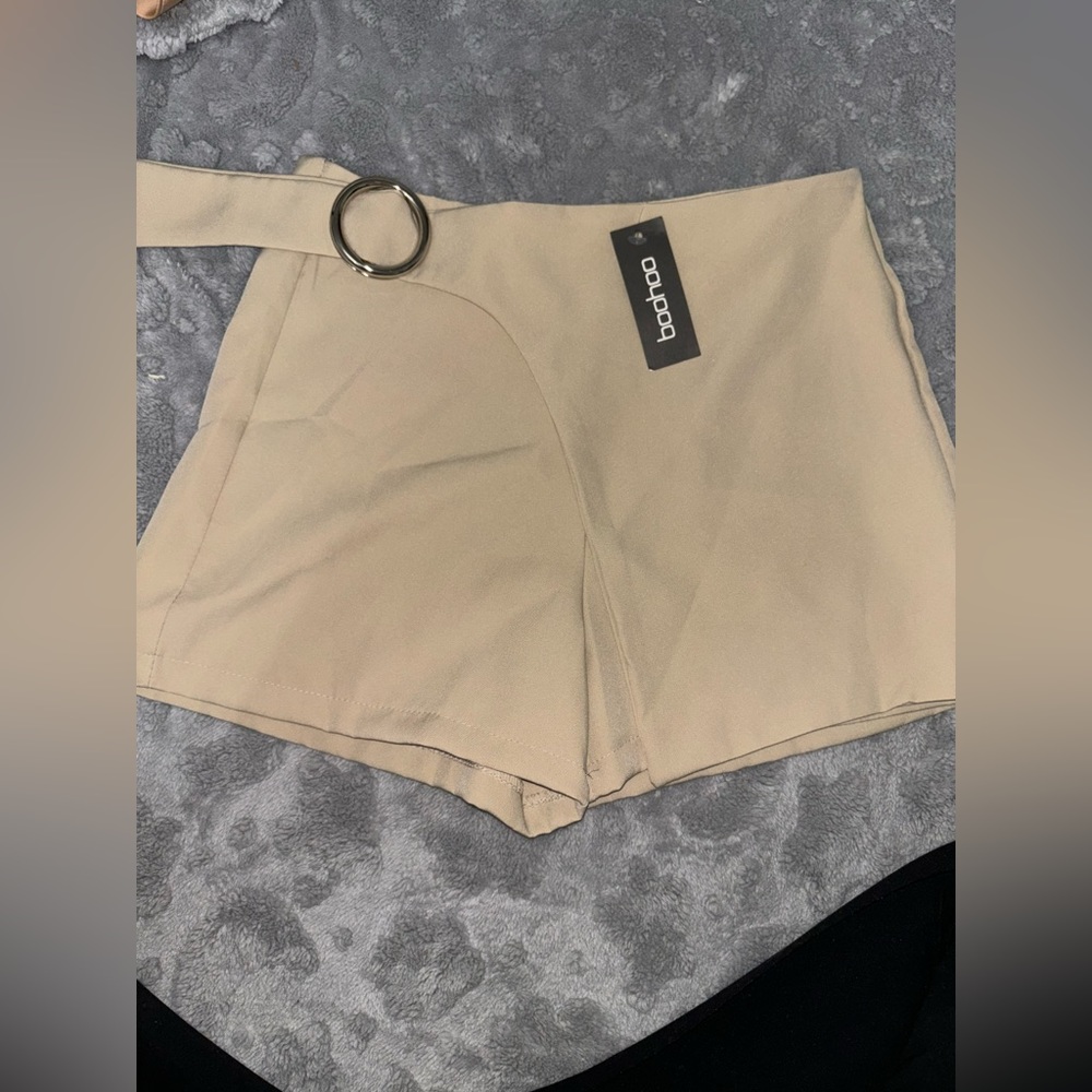 Boohoo women’s sqwart with buckle